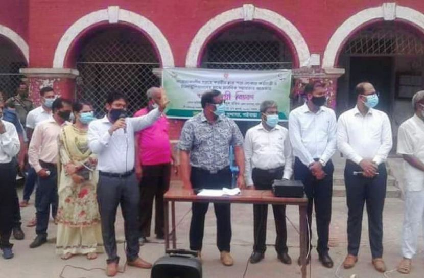 গাইবান্ধায় আড়াইশ শ্রমিককে অর্থ-খাদ্য সহায়তা 