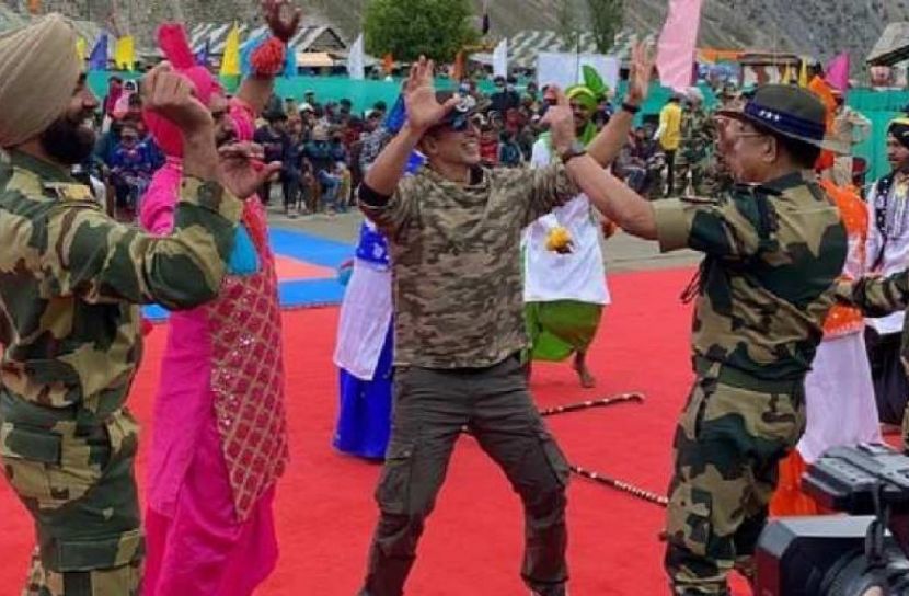 স্কুল পুননির্মাণে অক্ষয়ের অনুদান