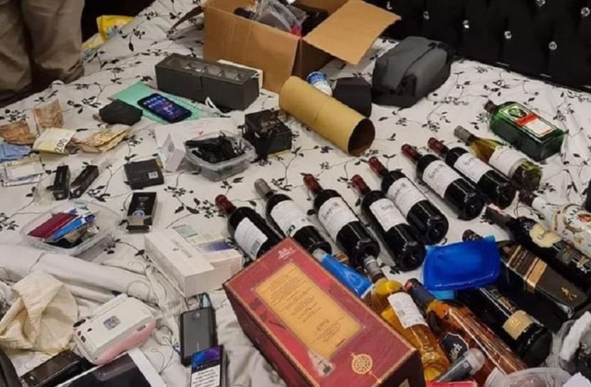 হেলেনার বিরুদ্ধে কয়েকটি মামলার প্রস্তুতি