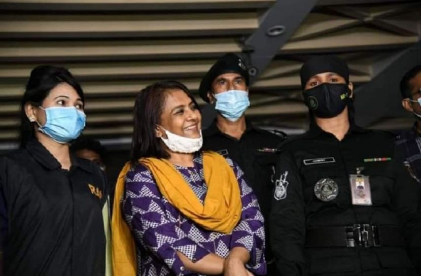 হাসিমুখে র‌্যাবের সঙ্গে গেলেন হেলেনা, নেই উদ্বেগ