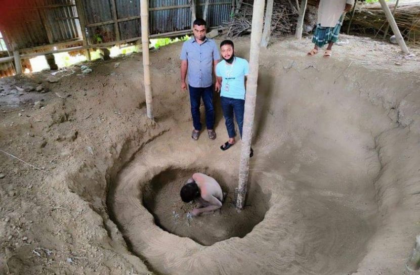 বোয়ালমারীর রবিউল ১৮ বছর শিকলে বন্দি