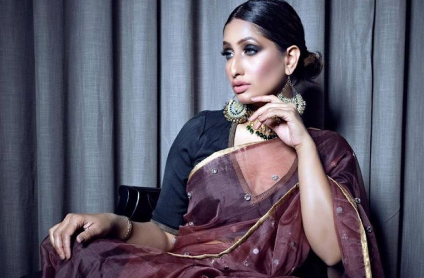 টিনার ‘পাগলেরই বেশ’