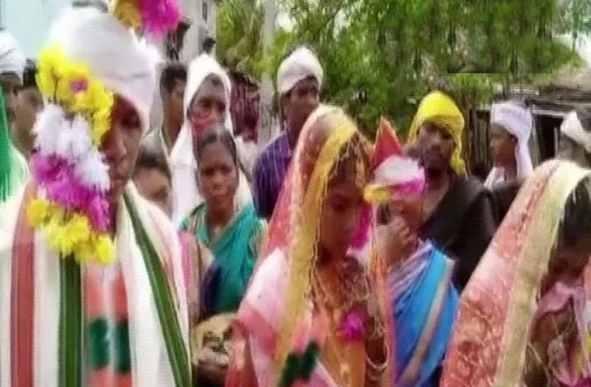 প্রেম করে বিয়ে দুই নারীর সঙ্গেই! 
