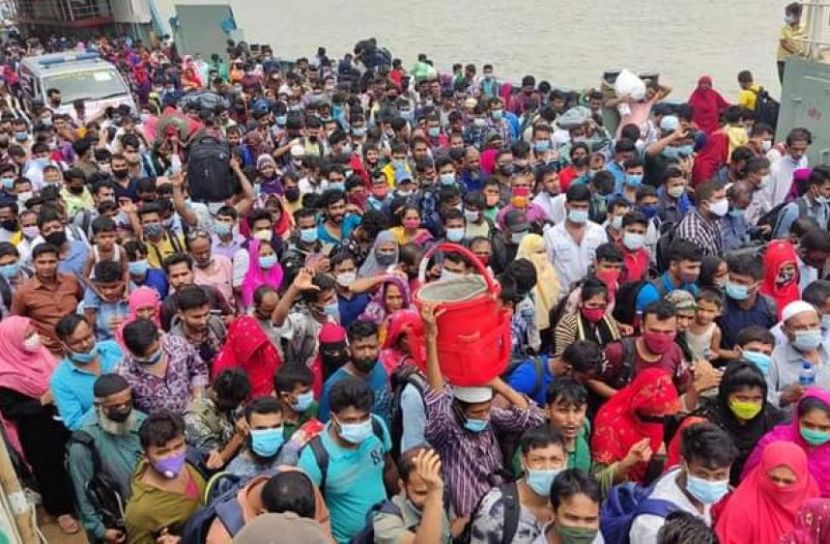 গার্মেন্টস খোলার খবরে শিমুলিয়ায় ভিড় 