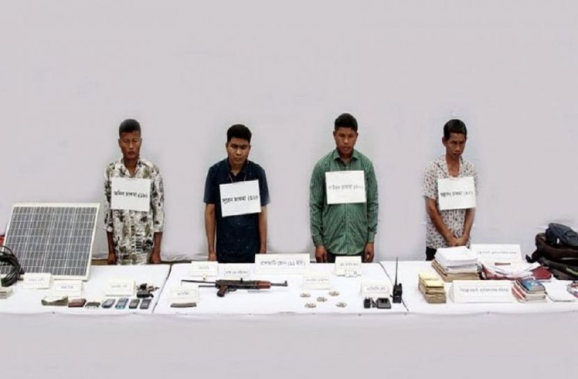 রাঙ্গামাটিতে অস্ত্র, গুলিসহ ৪ সন্ত্রাসী আটক