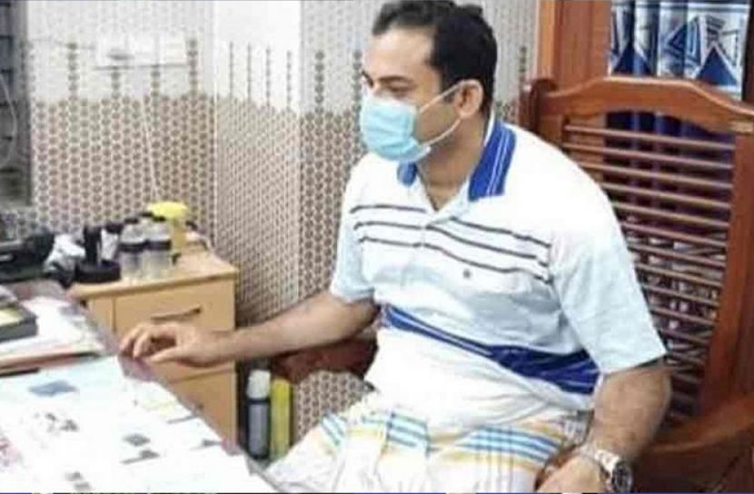 ওসি’র লুঙ্গি পরে অফিস!