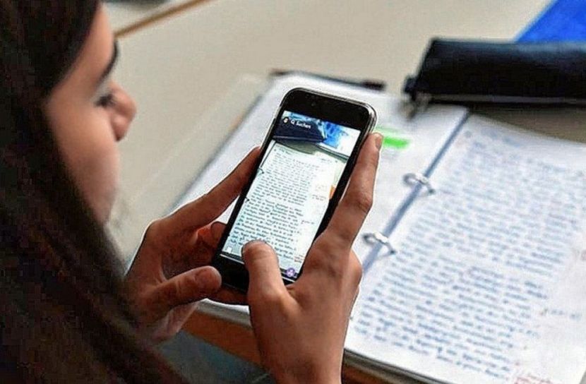 স্মার্টফোন না পেয়ে আত্মহত্যা