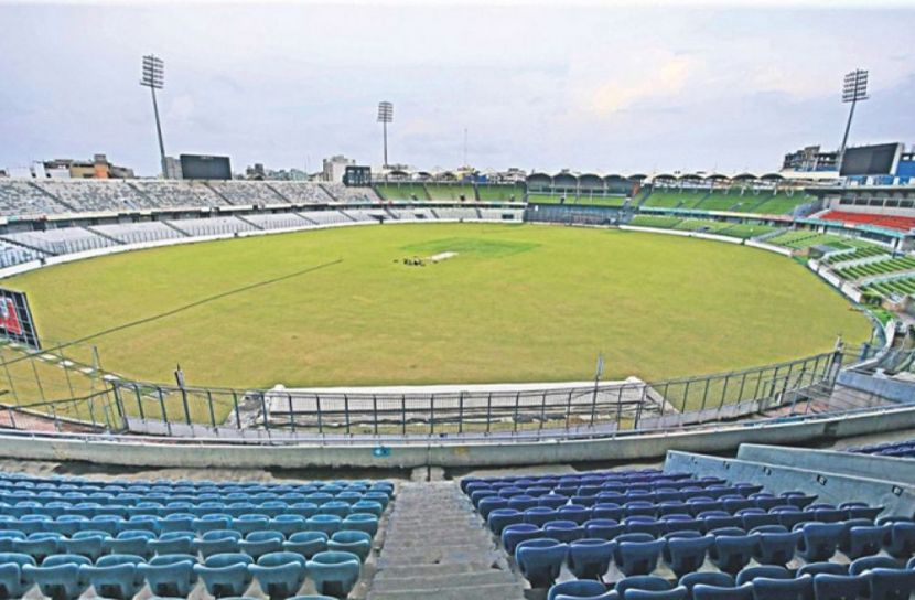ছক্কা গ্যালারিতে পড়লেই নতুন বলে খেলা!