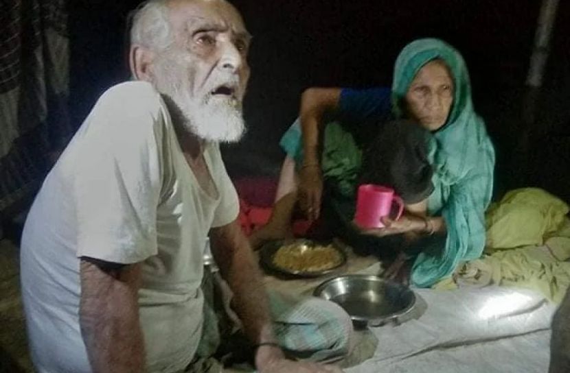 বাবা-মাকে আশ্রয় না দেয়ায় তিন ছেলে আটক