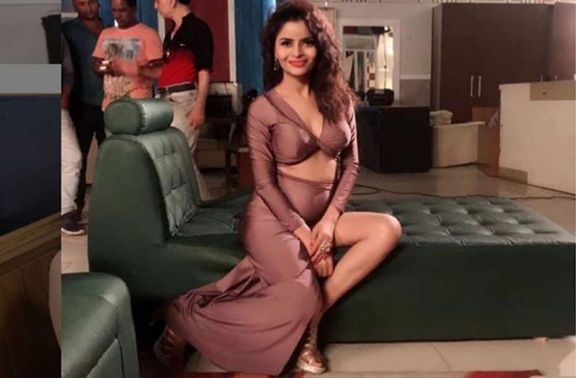 নগ্ন হয়ে লাইভে আসলেন গহনা!