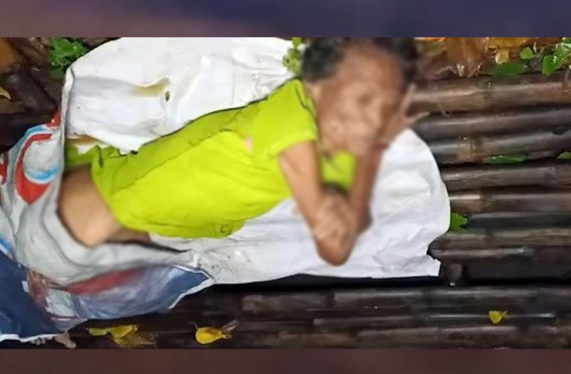 বৃষ্টিতে মাকে প্লাস্টিকে মুড়ে ফেলো দিলো মেয়ে!