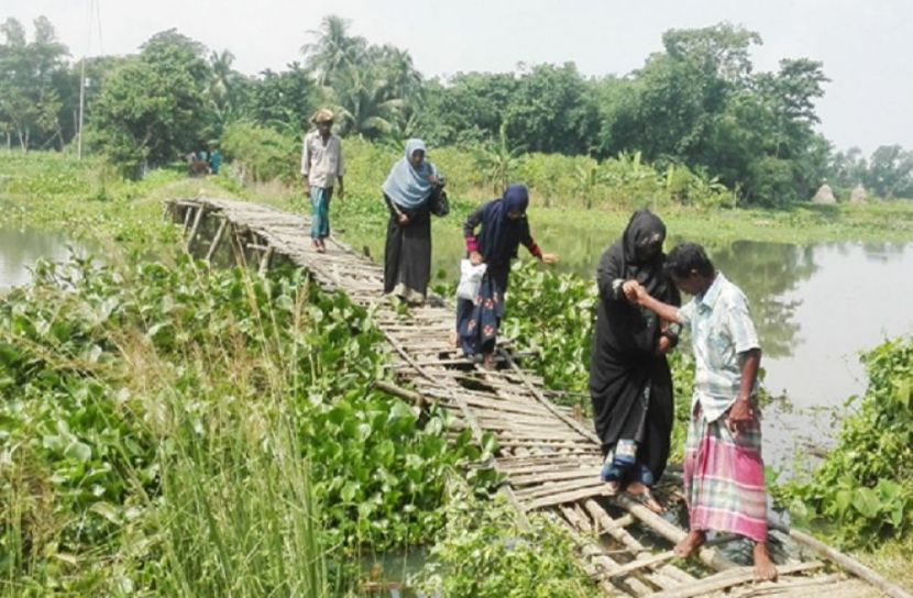 বাঁশের সাঁকোতেই অর্ধ শতাব্দী