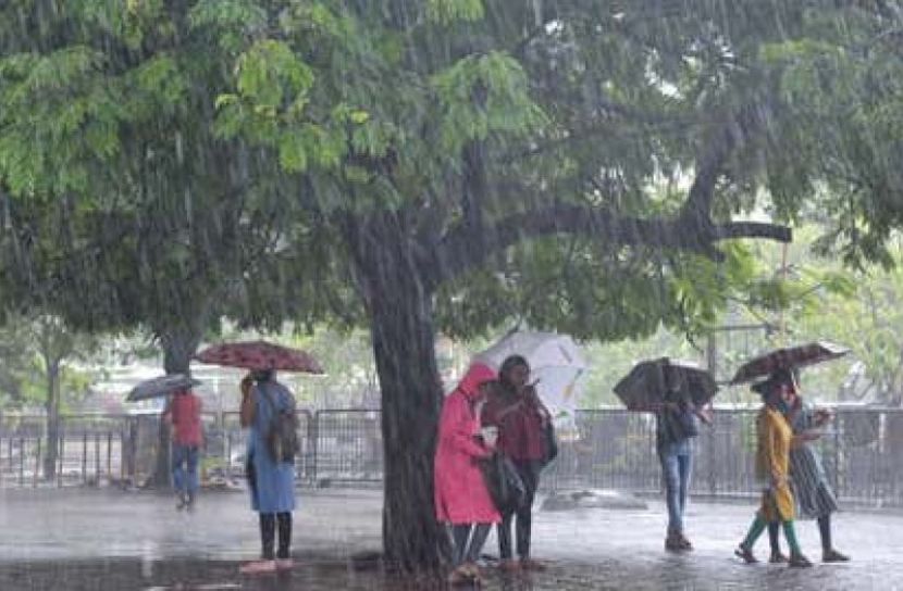 থেমে থেমে বৃষ্টির আভাস