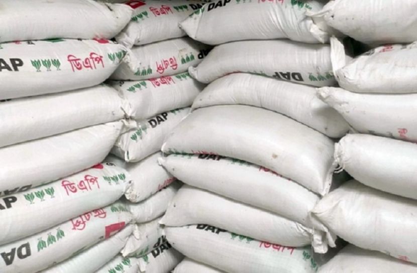 রাসায়নিক সারের কৃত্রিম সংকট বেশিদামে বিক্রি