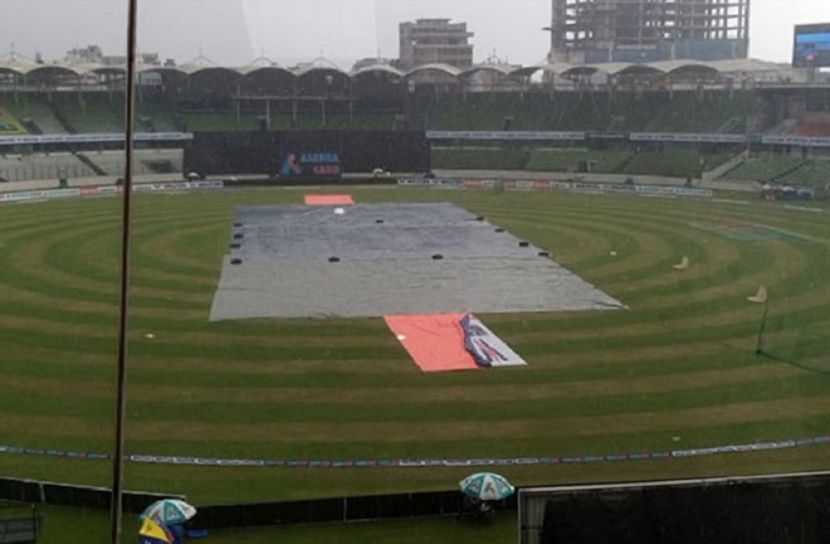 শেরে বাংলায় বৃষ্টির বাগড়া, টসে বিলম্ব
