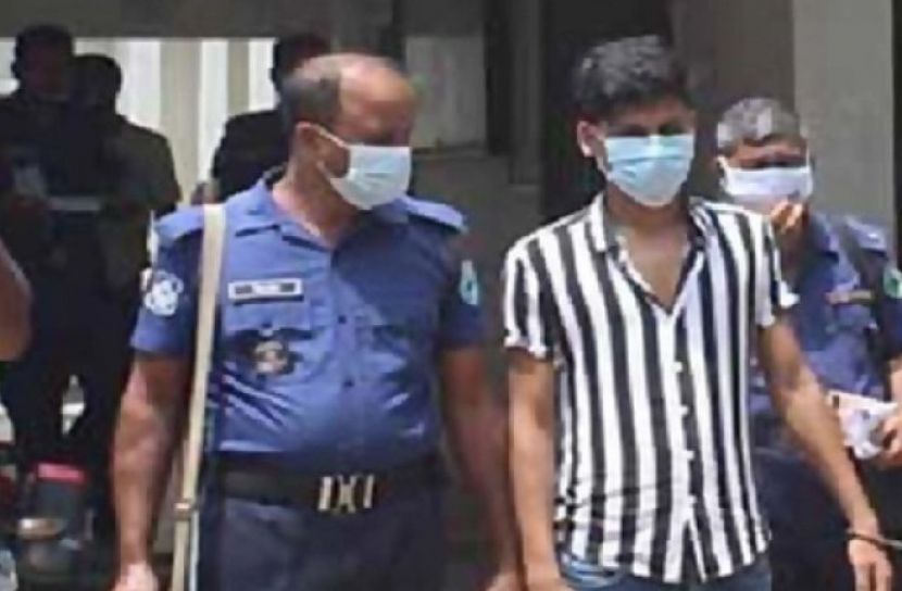 ছেলেকে পুলিশে দিলেন মা