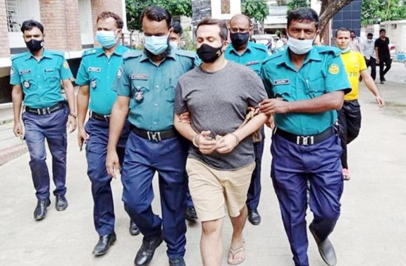 কস্টিউম ডিজাইনার জিমি কারাগারে