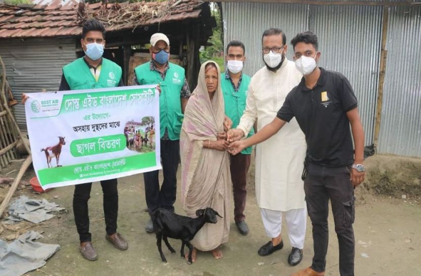 দুঃস্থদের মাঝে ছাগল বিতরণ দোস্ত এইডের