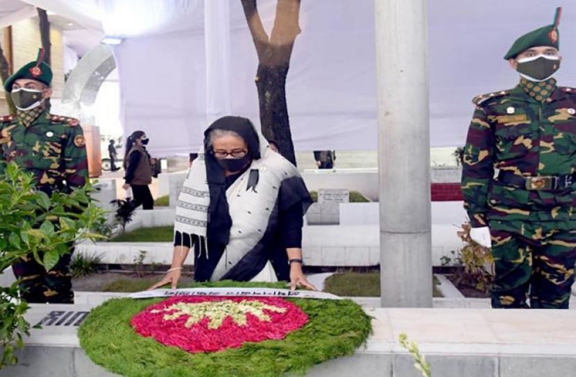 বঙ্গবন্ধুর প্রতিকৃতিতে প্রধানমন্ত্রীর শ্রদ্ধা