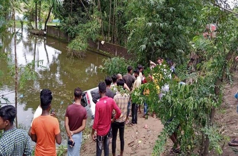 চকরিয়ায় মাইক্রোবাস নিয়ন্ত্রণ হারিয়ে নিহত ৭