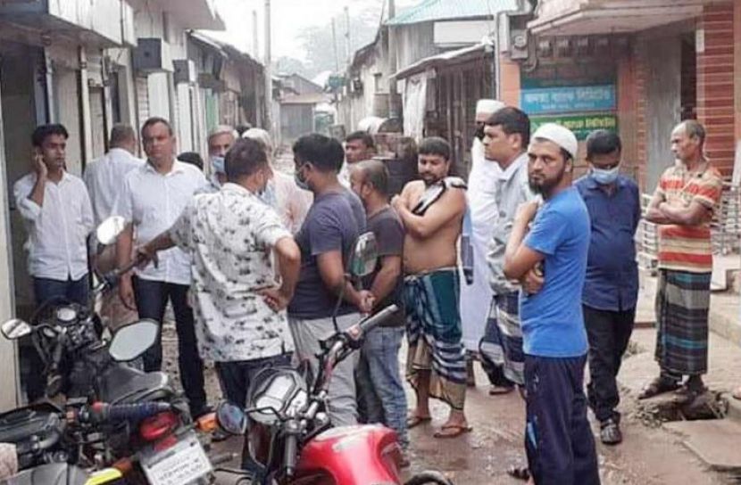 অস্ত্র ঠেকিয়ে হাটে গণডাকাতি