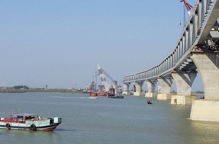 সন্ধ্যার পর নৌযানে পদ্মা পাড়ি নয়