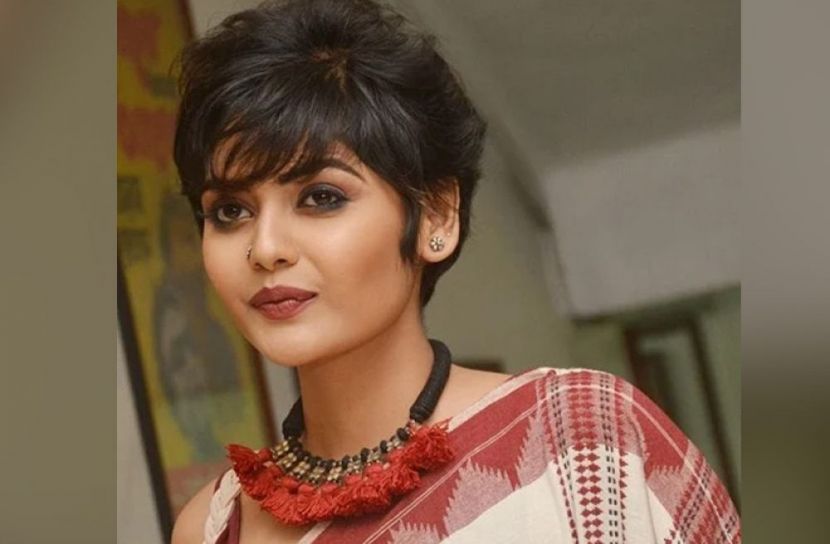 মোদিকে ব্যাঙ্গ করলেন সায়নী