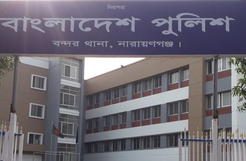 চলন্ত বাসে ট্রাকের ধাক্কায় নিহত ৩