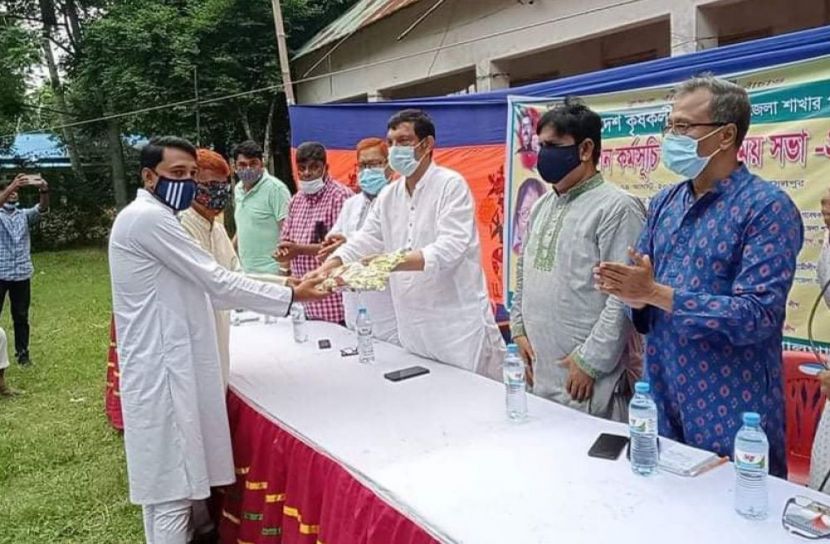 সমালোচনার মুখে সালথা উপজেলা কৃষক লীগ