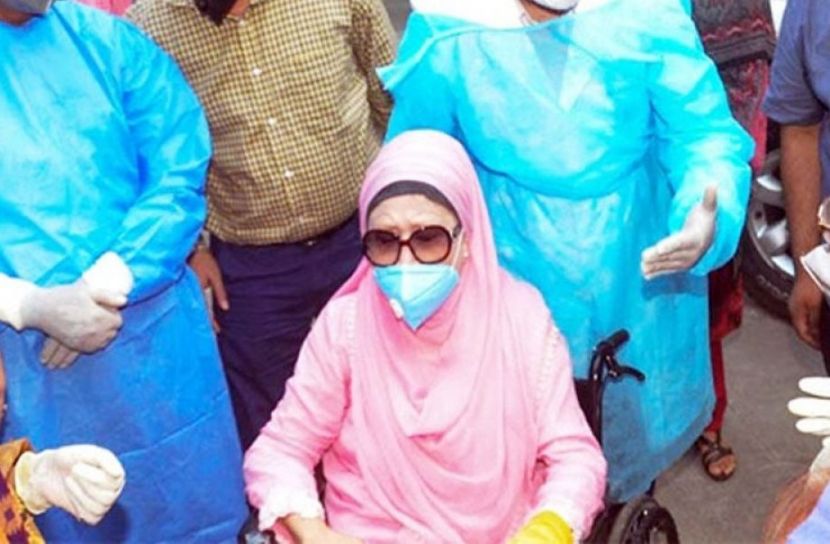 দ্বিতীয় ডোজ নিতে হাসপাতালের পথে খালেদা জিয়া