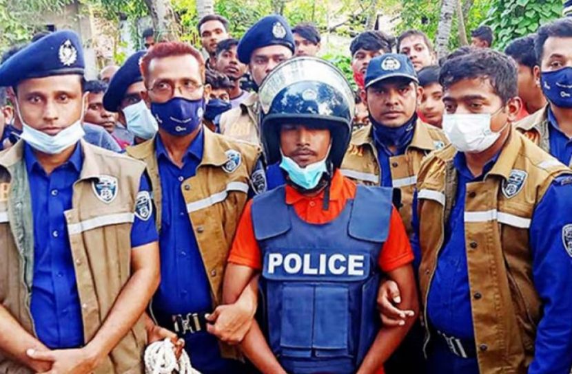 সেলুনে বসিয়ে বডি মেসেজ করে খুন!