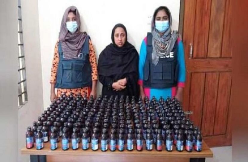 শতাধিক ফেনসিডিলসহ নারী আটক