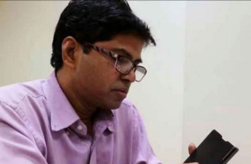 দিন কেটেছে পথে পেথে