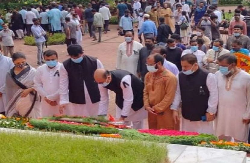 জাতীয় কবির মাজারে কৃষক লীগের শ্রদ্ধা