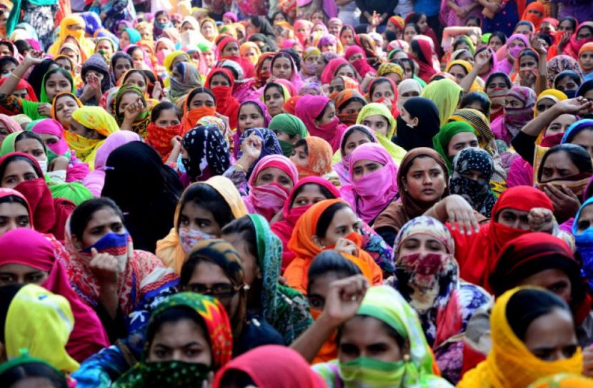 শ্রমিকদের টিকা দেওয়াসহ ১০ দফা দাবি