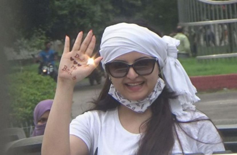 আলোচনায় ডোন্ট লাভ মি বিচ