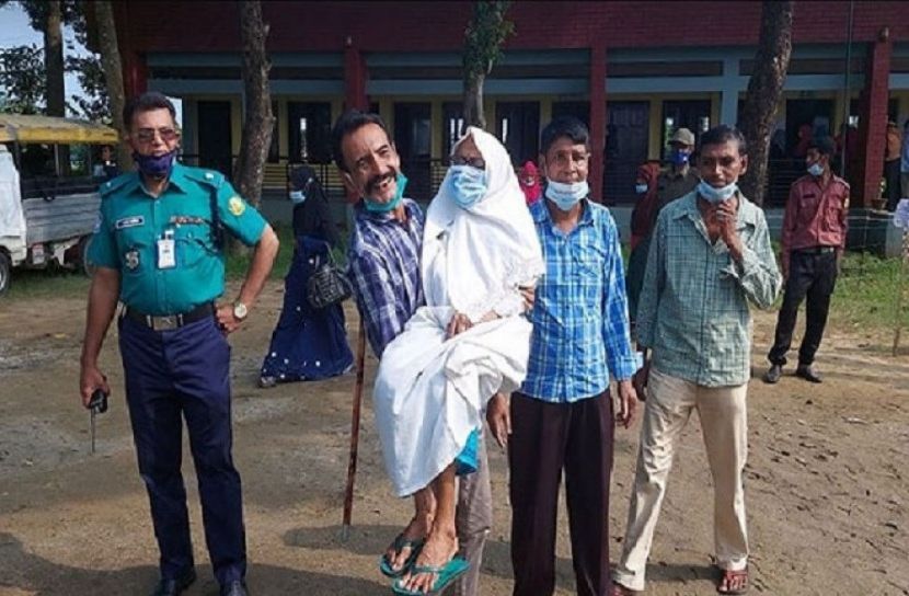 ভোট দিলেন ৯৭ বছরের জয়তুন বিবি