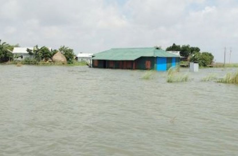 ফরিদপুরে লক্ষাধিক মানুষ পানিবন্দী