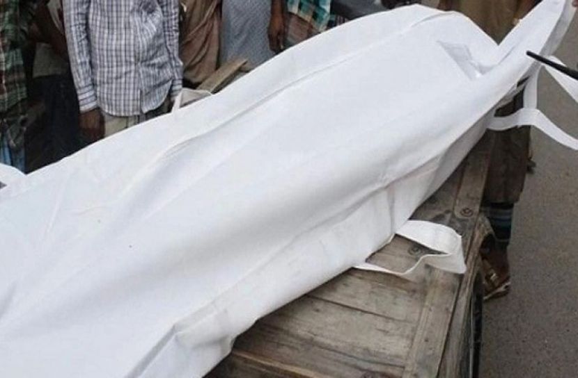 গাছ থেকে পড়ে প্রাণ গেলো যুবকের