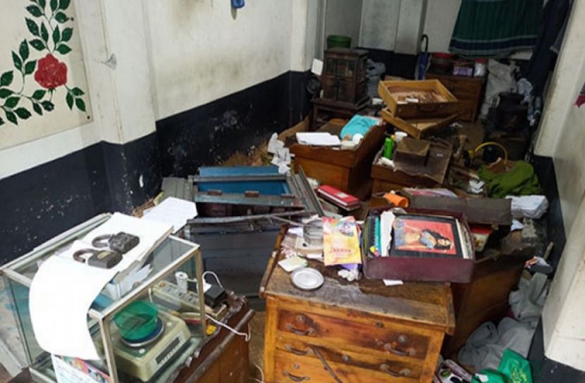 পুলিশ পরিচয়ে জুয়েলারি মার্কেটে ডাকাতি