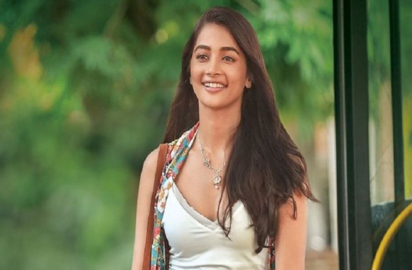 দুই নৌকায় রাজত্ব পূজার!
