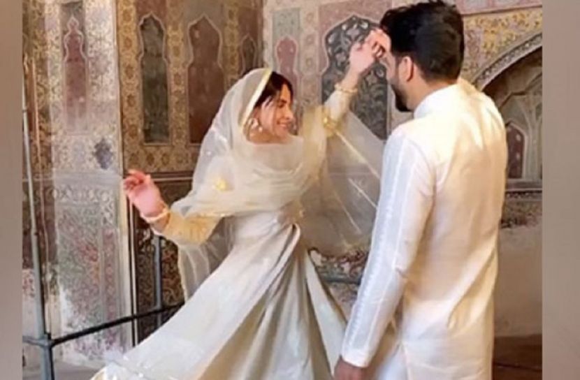 নায়িকার বিরুদ্ধে গ্রেফতারি পরোয়ানা