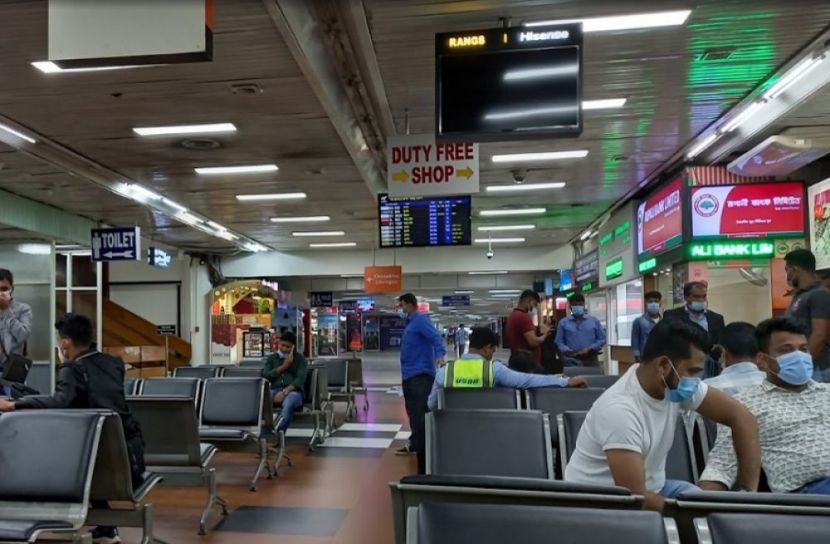 বিমানবন্দরে টিকার প্রবাসী কল্যাণ ডেস্ক