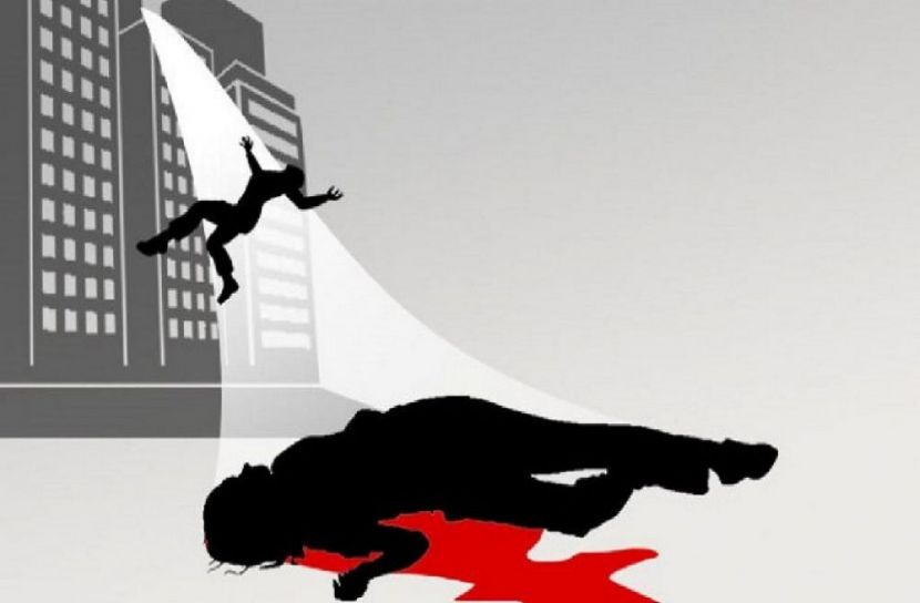 ছাদ থেকে পড়ে রিকশাচালকের মৃত্যু