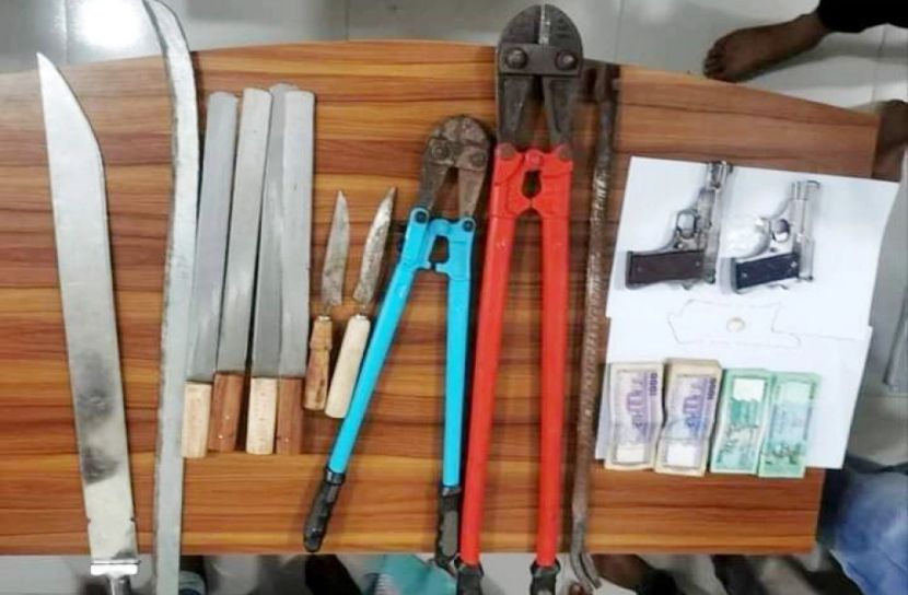 স্বর্ণের দোকানে ডাকাতির প্রস্তুতি, গ্রেফতার ৯