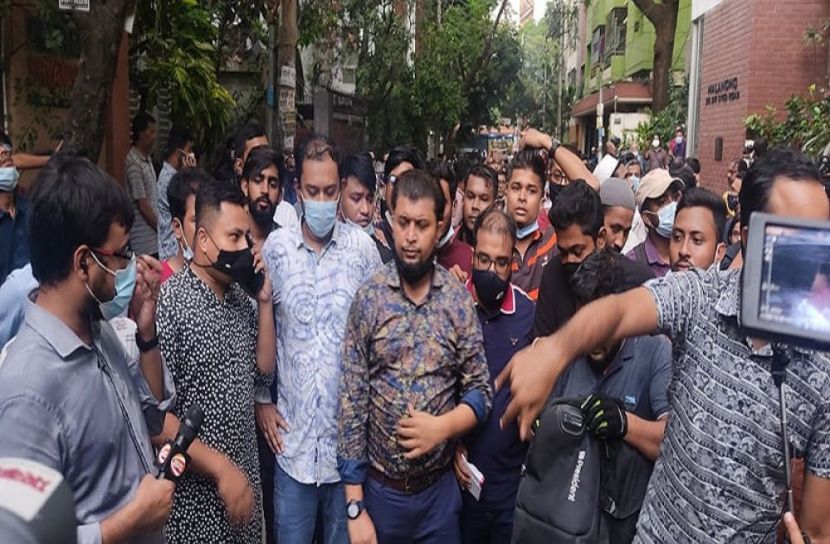 গ্রেফতার নয়,  টাকা চাই