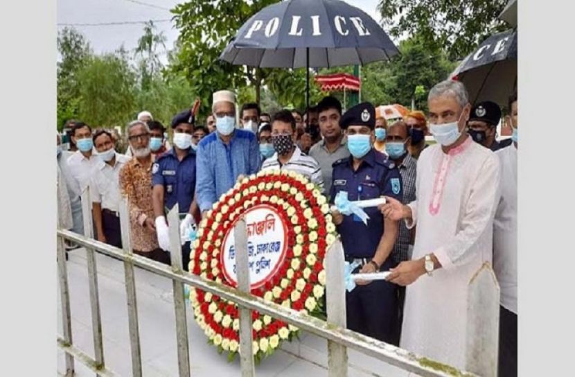 ড. ওয়াজেদ মিয়ার সমাধিতে শ্রদ্ধা 