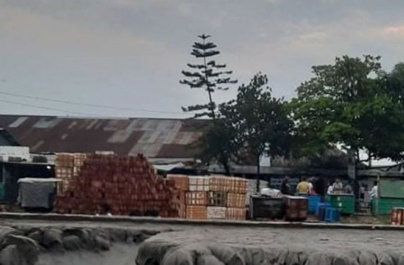 নির্মাণ শেষের আগেই ধস