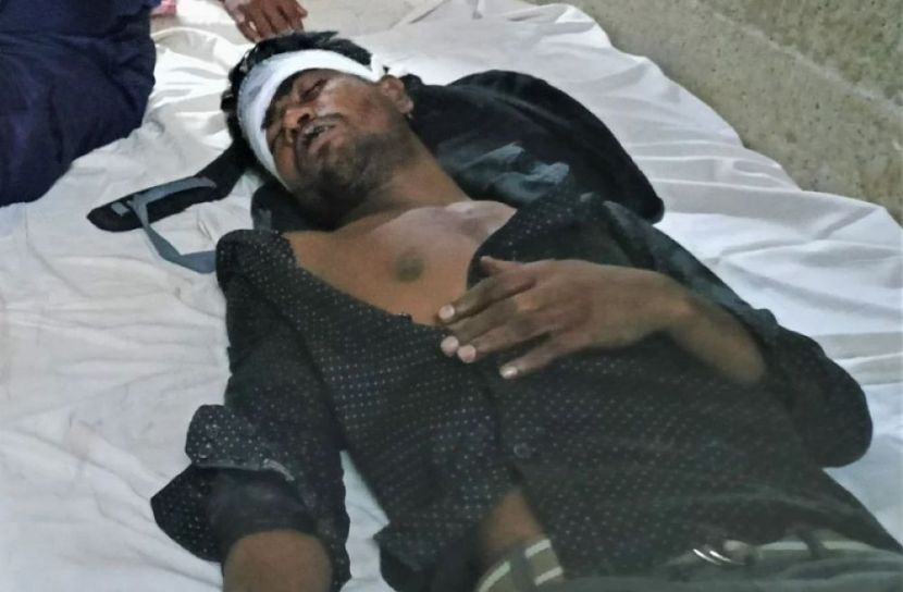 জামালপুর জেনারেল হাসপাতালে চিকিৎসাধীন মো. রুবেল মিয়া। ছবি : সংগৃহীত