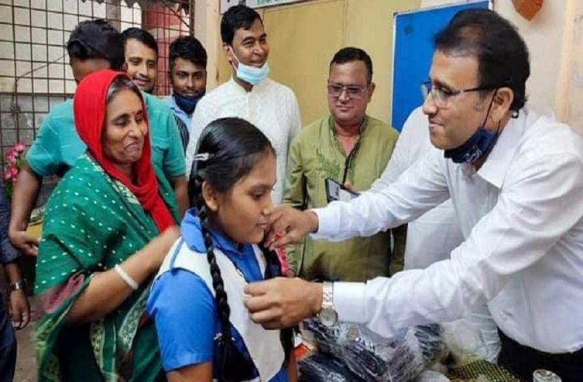শিক্ষার্থীদের ৫০ হাজার মাস্ক বিতরণ